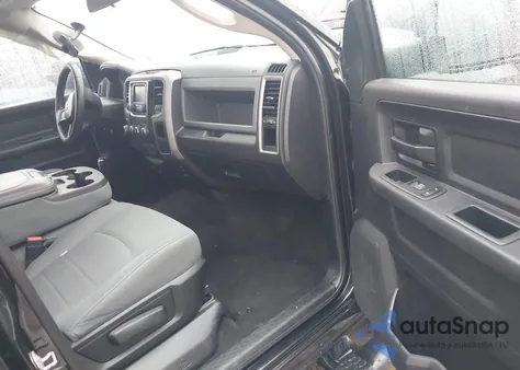 2017 Ram 1500 Express 4X4 5'7 Box z USA, uszkodzony, nr VIN 3C6RR7KT8HG640873